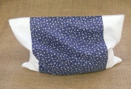 Pohankový polštář - Modrá s kvítky a bílým okrajem (30x40 cm)