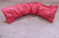 Šíjový relaxační pás červený s bílými mašličkami (18x60cm)