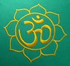 Meditační polštář Zafu - Zelený s výšivkou - detail výšivky