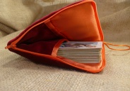 Pouzdro na vykládací karty - Spící dráček - ukázka 2 kapsy uvnitř pouzdra
