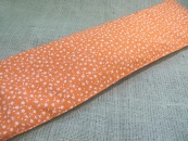 Šíjový relaxační pás - Bílý kvítek na oranžové (18x60cm)