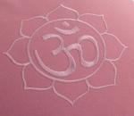 Meditační polštář Zafu - Tyrkysovo-růžový s výšivkou - detail výšivky